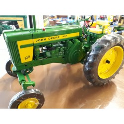 1/16° John Deere 720